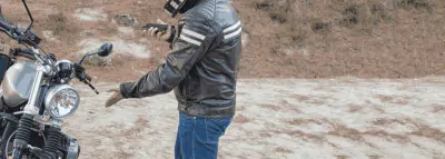 Motard en panne