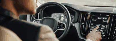 conducteur au volant