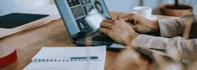 Ordinateur en télétravail