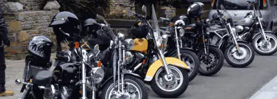 Motos garées