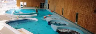 bassin piscine jacuzzi cure thermale
