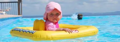 enfant-bouee-piscine