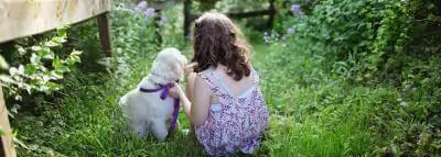 enfant-chien-jardin