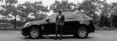 homme-affaire-voiture