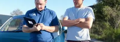 hommes-controle-technique-auto
