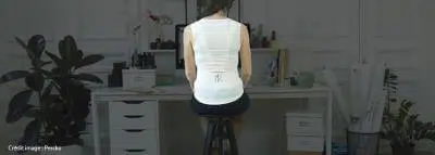 Le système de tenseurs du t-shirt de Percko permet d'adopter une meilleure posture
