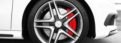 roue-frein-voiture-blanche