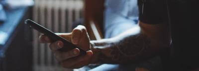 smartphone-jeune-mains