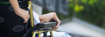 senior-fauteuil-roulant