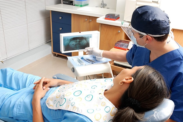 dentiste-patient-soins-dentaires